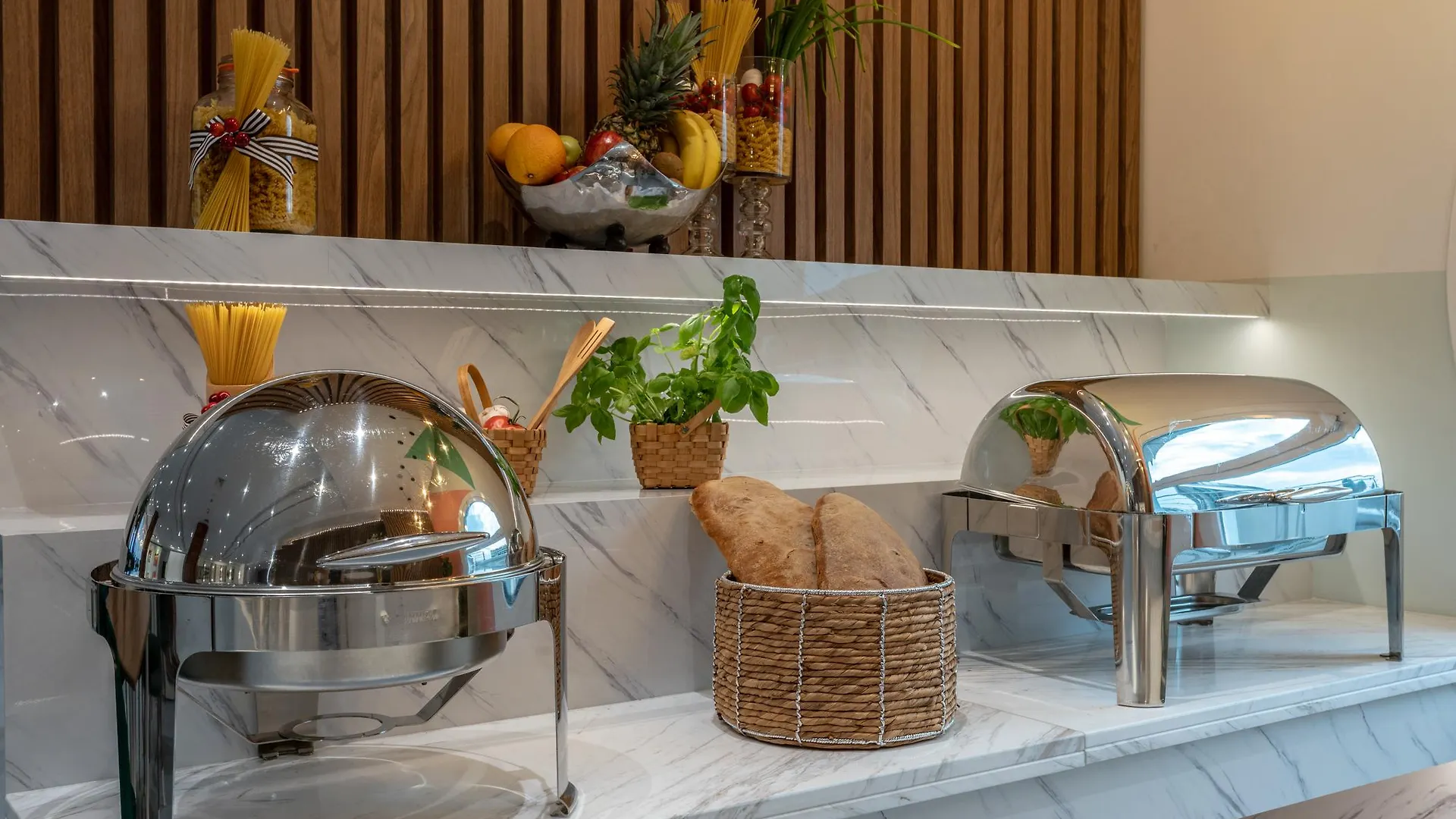 Leva Hotel Mazaya Centre Dubai 4*,