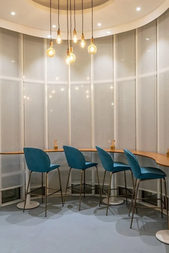Leva Hotel Mazaya Centre Dubai 4*,